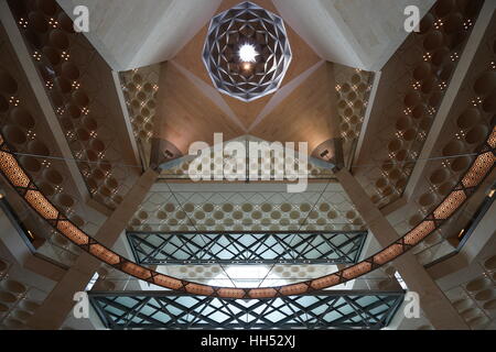 Innenansicht des legendären Museum für islamische Kunst Bau von Architekt I. M. Pei entworfen. Die MIA befindet sich auf einer künstlichen pe Stockfoto