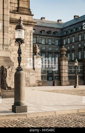 Bild der dekorative Straßenlaterne von Schloss Christiansborg. Kopenhagen, Dänemark. Stockfoto