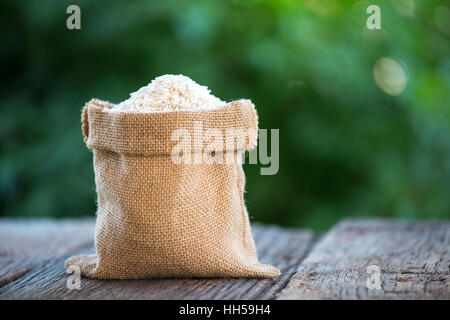 Klebreis in braunen Hanf sack Stockfoto