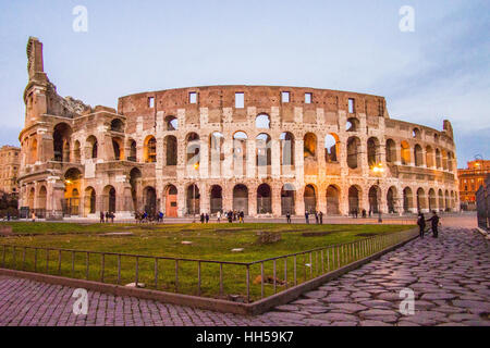 Kolosseum (aka Kolosseum aka Flavian Amphitheater), Rom, Region Latium, Italien Stockfoto