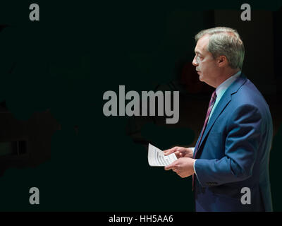 Nigel Farage eine Rede während der EU-Referendumskampagne in Stoke-on-Trent, Großbritannien, April 2016. Stockfoto