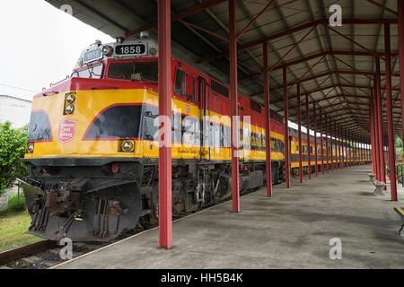 Juni 28, 2016 Colon, Panama: Panama-Bahn-Zug verbindet Panama City und Doppelpunkt Rollen einmal täglich in jede Richtung Stockfoto