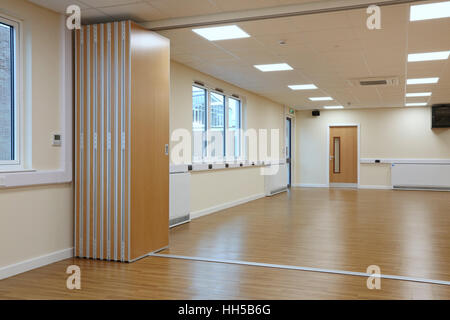 Schiebe-Falttür Raumteiler Stockfoto, Bild: 86284228 - Alamy