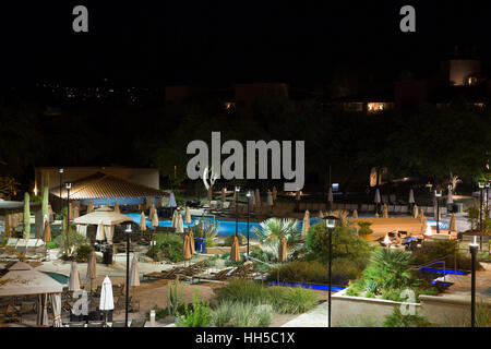 Westin La Paloma Hotel und Resort Poolbereich bei Nacht Stockfoto