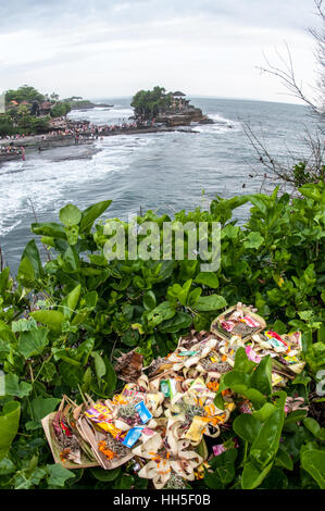 Religiöse Angebot in Tanah Lot, Bali, Indonesien Stockfoto