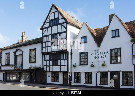 13. Jahrhundert Könige Arme und Kapitelsaal Hotelrestaurant, St. John's Street, Salisbury, Wiltshire, England, Vereinigtes Königreich Stockfoto