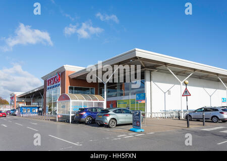 Tesco Superstore, Bahnhofstraße, Tidworth, Wiltshire, England, Vereinigtes Königreich Stockfoto