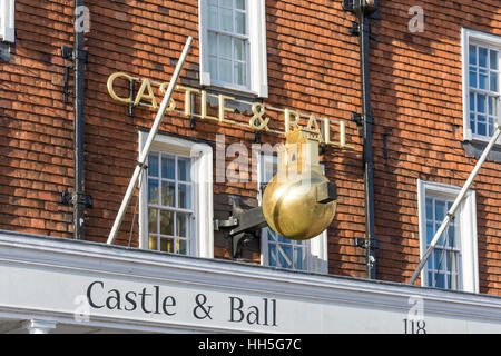 16. Jahrhundert Burg & Ball Inn, High Street, Marlborough, Wiltshire, England, Vereinigtes Königreich Stockfoto