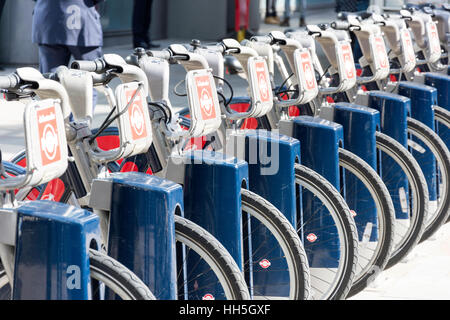 Santander-Zyklen selbst Fahrräder, Bishopsgate, City of London, Greater London, England, Vereinigtes Königreich Stockfoto