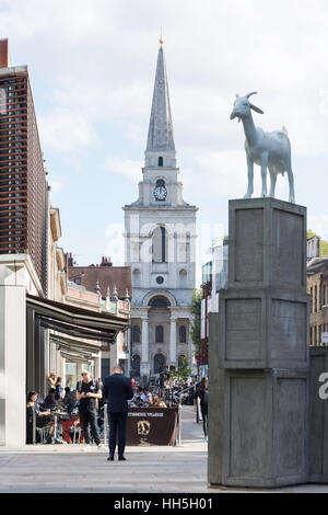 Christuskirche Spitalfields & ' ich Ziege ' Statue, Brushfield Street, Spitalfields, City of London, London, England, Vereinigtes Königreich Stockfoto