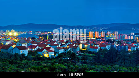 Stadt Zadar blaue Stunde Panorama, Dalmatien, Kroatien Stockfoto