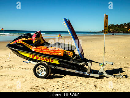 Lifeguard Rescue Boot auf Standby Coolum Beach Stockfoto