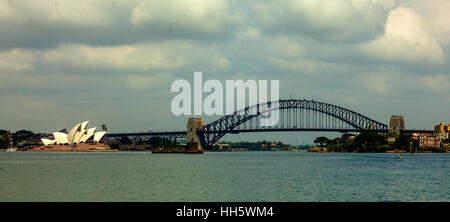 Sydney Opera House und Harbour Bridge Panorama vom Manly Fähre Stockfoto