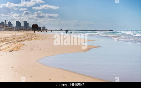 ASHDOD, ISRAEL - 13. Januar 2017: Landschaft Küste des Mittelmeeres im winter Stockfoto