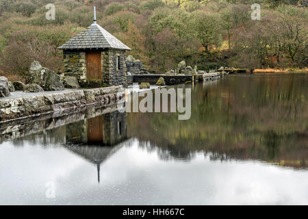 Der unvollendete Staudamm von Dol y Mynach im Claerwen-Tal, einem Ausläufer des Elan-Tal in Radnorshire Mid Wales Stockfoto