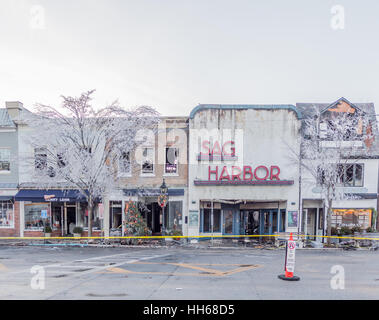 Sag Harbor Kino nach dem Brand hatte löschte. Stockfoto