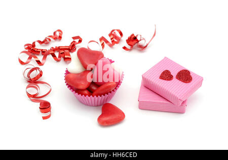Zuckerherzen und ein Geschenk für den Valentinstag Stockfoto