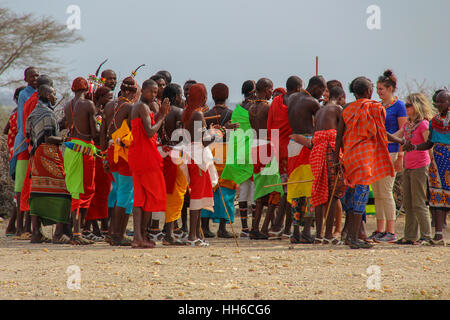 Maasai Tanz Zeremonie für Touristen in Kenia Stockfoto