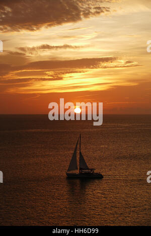 Sonnenuntergang auf einer Yacht und Karibik Stockfoto
