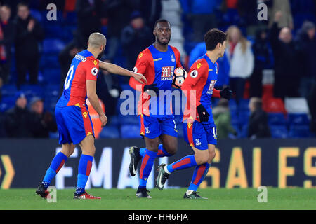 Crystal Palace Christian Benteke feiert scoring seiner Seite das erste Tor des Spiels während der Emirates-FA-Cup, 3. Runde Replay match bei Selhurst Park, London. Stockfoto