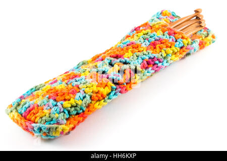 Holz Häkelnadeln in bunte Tasche Stockfoto