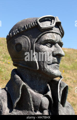 Nahaufnahme eines Teils der Büste von Sir Keith Park, am Battle of Britain Memorial, Capel-le-Ferne, Kent. Stockfoto