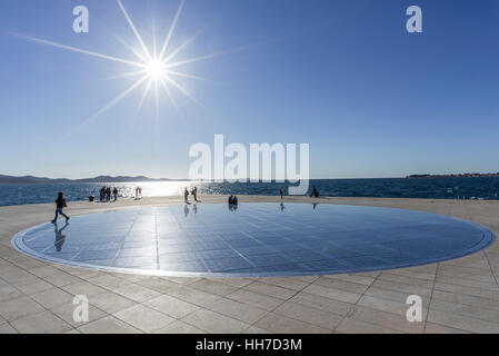 Leichte Installation, Gruß an die Sonne, durch Architekt Nikola bašić, Zadar, Kroatien Stockfoto