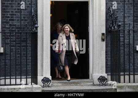 Downing Street, London, UK hinterlässt 17. Januar 2017 - Ausbildung Sekretärin Justine Greening Downing Street nach der wöchentlichen Kabinettssitzung. Bildnachweis: Dinendra Haria/Alamy Live-Nachrichten Stockfoto