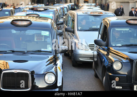 Bank, London, UK. 17. Januar 2017. Schwarzen Taxifahrer inszenieren eine Demo in Bank über Pläne, Autos und Taxis aus dem Bereich zu verbieten. Bildnachweis: Matthew Chattle/Alamy Live-Nachrichten Stockfoto