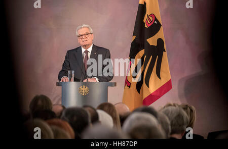 Berlin, Deutschland. 18. Januar 2017. Der deutsche Bundespräsident Joachim Gauck hält eine Rede am Ende seiner Zeit im Büro im Schloss Bellevue in Berlin, Deutschland, 18. Januar 2017. Foto: Michael Kappeler/Dpa/Alamy Live News Stockfoto