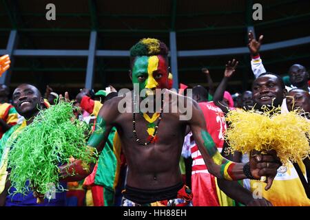 17. Januar 2017 - Port-Gentil, Port-Gentil, Gabun - A Mali Unterstützer Beifall für sein Team vor 2017 Africa Cup of Nations Gruppe D Fußball-match zwischen Mali und Ägypten in Port-Gentil am 17. Januar 2017 Credit: fremde/APA Bilder/ZUMA Draht/Alamy Live News Stockfoto