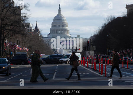 Washington DC, USA. 18. Januar 2017. Das Kapitol ist entlang der Paradestrecke Antrittsrede an der Pennsylvania Avenue in Washington, D.C., Mittwoch, 18. Januar 2017 entnommen. Bildnachweis: Michael Candelori/Alamy Live-Nachrichten Stockfoto