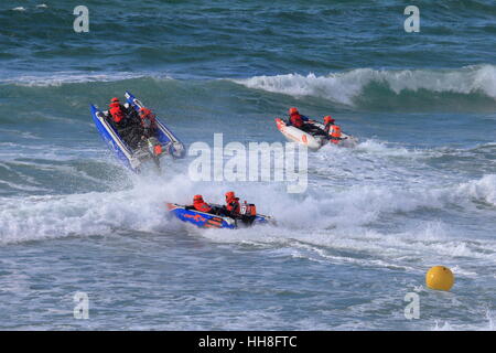 Zapcat Offshore-RIB Rundstreckenrennen am Fistral Strand Newquay UK Stockfoto