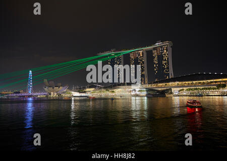 Laser-Licht-Show an der Marina Bay, Singapur. Stockfoto