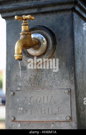 Vintage Messing Wasserhahn. Alter Messing Wasserhahn. Stockfoto