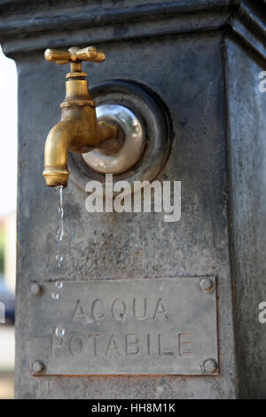 Vintage Messing Wasserhahn. Alter Messing Wasserhahn. Stockfoto