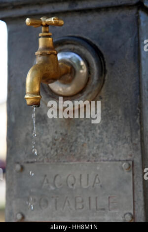 Vintage Messing Wasserhahn. Alter Messing Wasserhahn. Stockfoto