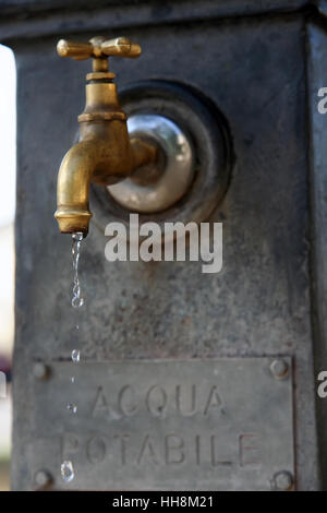 Vintage Messing Wasserhahn. Alter Messing Wasserhahn. Stockfoto