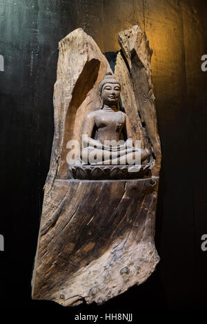 15. Jahrhundert in Ast, Tsunami, National Maritime Archäologie Museum, untergebracht im ehemaligen holländischen Lagerhaus, an Land gespült Gal Thai Buddha geschnitzt Stockfoto