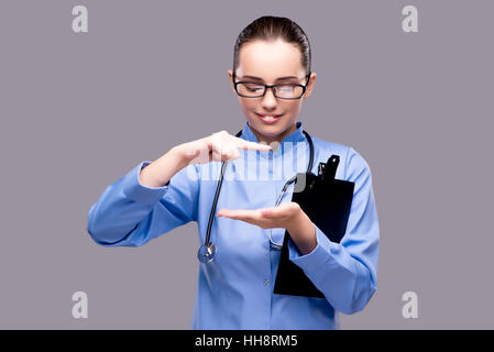 Junger Arzt virtuelle Taste Stockfoto