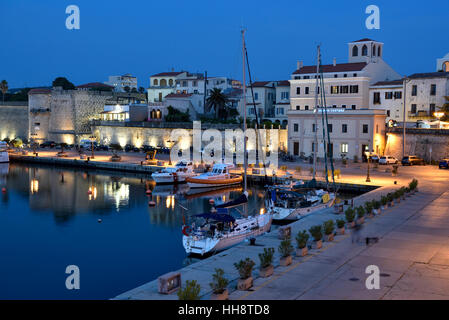 Hafen, blaue Stunde, Alghero, Sassari, Provinz von Sardinien, Italien Stockfoto