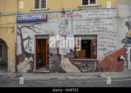 Wandbild auf Ziu Mesina Bar, kämpfen gegen die Baader-Meinhof-Bande, Rote Armee Fraktion, Bundeskanzler Helmut Schmidt Stockfoto