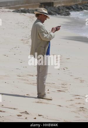 Mann am Strand von Barbados Stockfoto
