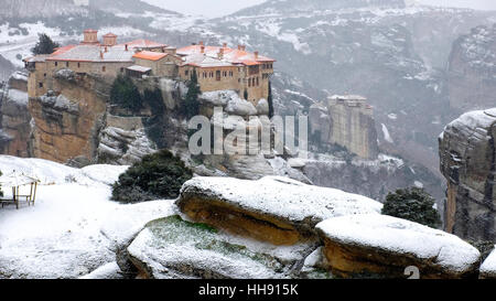 Die heiligen Klöster Varlaam und Rousanou, Meteora, Kalabaka, Griechenland Stockfoto