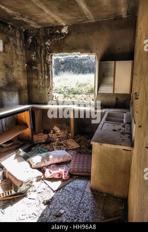 Verlassene verfallene Villa und Nebengebäuden in der spanischen Landschaft Stockfoto