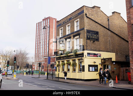 Ansichten um Tottenham North London - The Trainer & Pferde Pub in der Höhenstraße Stockfoto