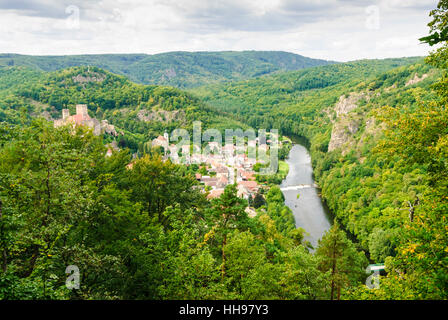 Hardegg: Nationalpark Thayatal; Hardegg mit Burg Hardegg im Thaya-Tal, Waldviertel, Niederösterreich, Niederösterreich, Österreich Stockfoto