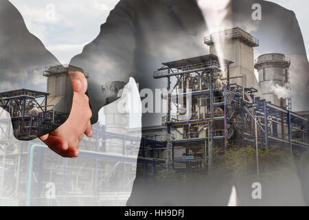 Doppelbelichtung Handshake und Power-Reaktor-Fabrik Stockfoto