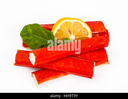 Krabben Sie-Sticks, Zitrone und Rucola Stockfoto