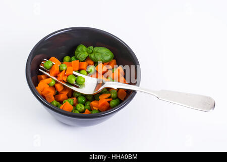 Gekochtes Gemüse in einer Salatschüssel mischen Stockfoto
